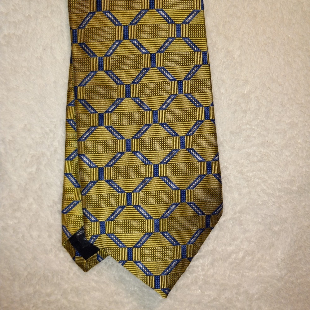 Jos A Bank Mens Gold Navy Blue Geometric 100% Silk Hand Sewn Tie